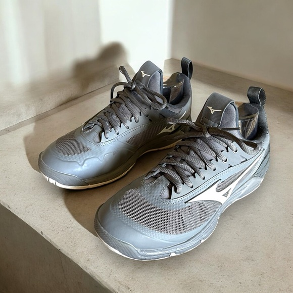 Mizuno Women's Wave Luminous Volleyball Shoes - Picture 8 of 16